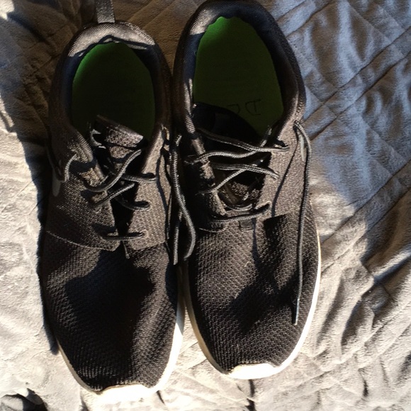 Nike Roches - Picture 2 of 3